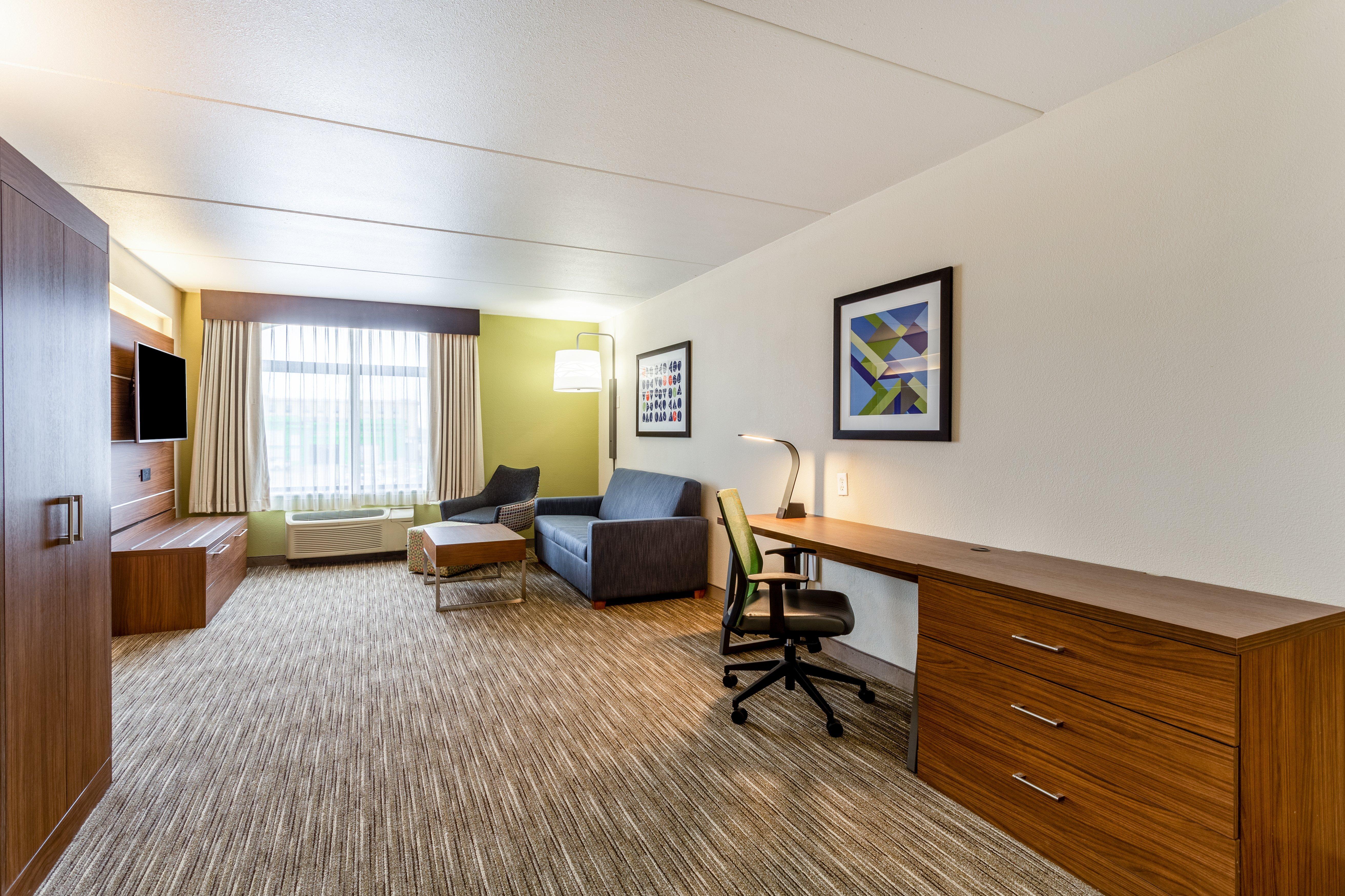 Holiday Inn Express & Suites Cedar Falls Exterior photo